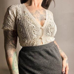 VINTAGE 60s Ivory Crochet Short Sleeve Cardigan Sweater XS